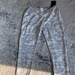 Alphalete Surface Leggings